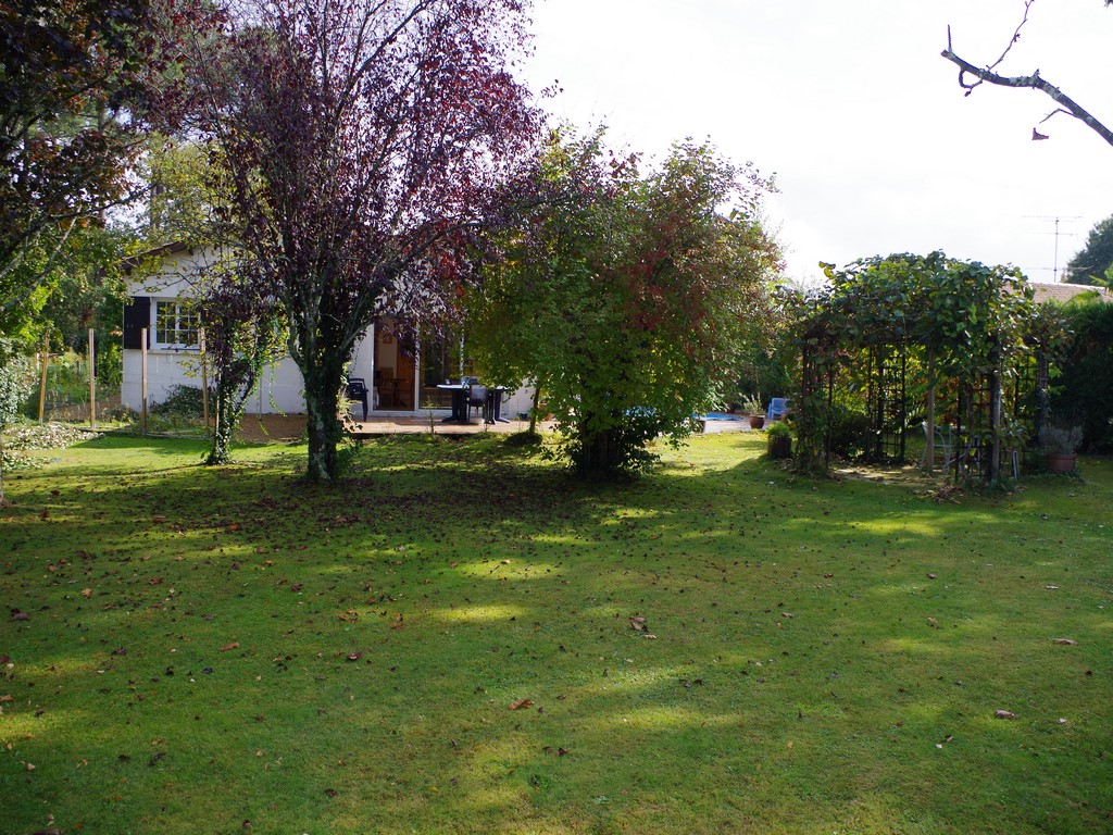 Maison 140m², 4 chambres sur 1272m² avec piscine CESTAS BOURG